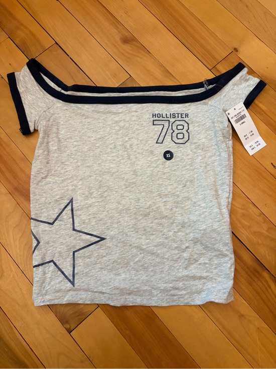 Hollister Tops - Hollister - Off-the-shoulder Logo Graphic Tee